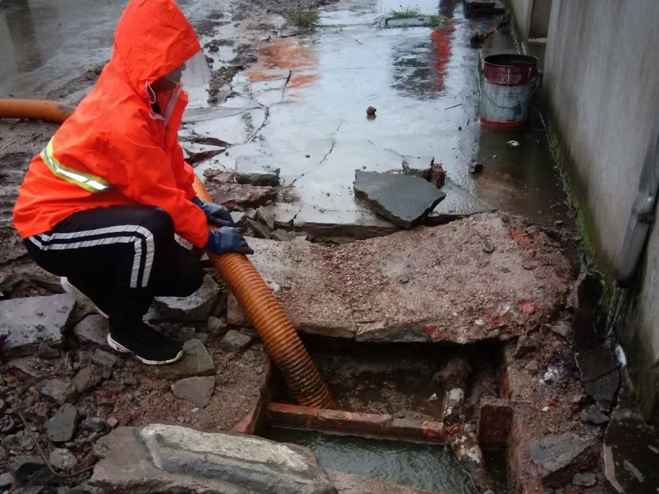 台山专业清理污水池 炜誉市政以规范流程守护城市 “肠道”