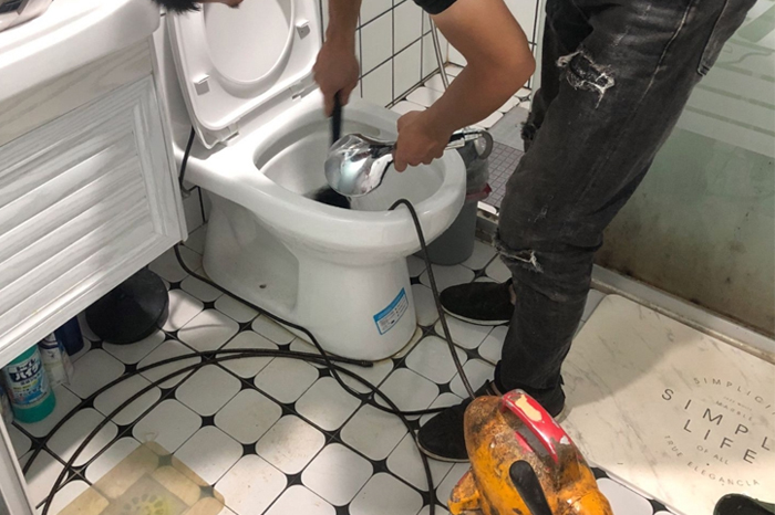 台山马桶堵塞自己疏通还是找师傅?专业上门服务让你省时更省心